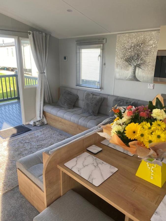 Modern 3 Bedroom Caravan Near The Beach Волтон-он-те-Нейз Екстер'єр фото