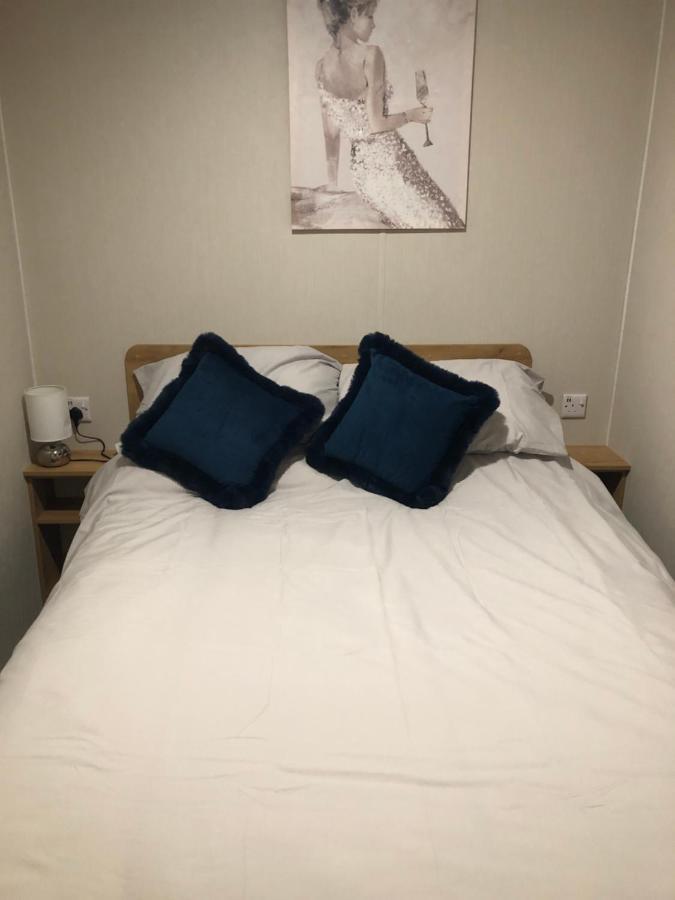 Modern 3 Bedroom Caravan Near The Beach Волтон-он-те-Нейз Екстер'єр фото