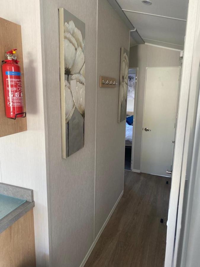 Modern 3 Bedroom Caravan Near The Beach Волтон-он-те-Нейз Екстер'єр фото