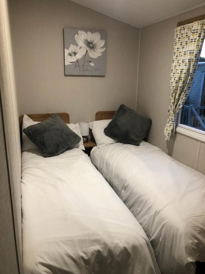 Modern 3 Bedroom Caravan Near The Beach Волтон-он-те-Нейз Екстер'єр фото